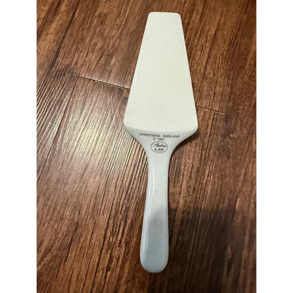 Andrea by Sadek Christmas Garland Ceramic Pie Cake Server Holly Berry Japan 1994